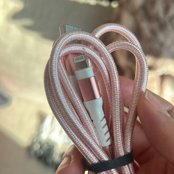 USB micro and USB C cords (sold individually) - Picture 4 of 4